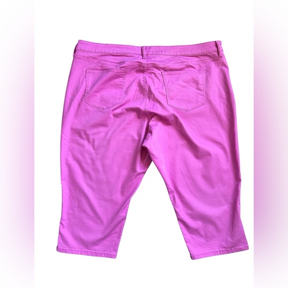 St. John’s Bay NWT Bubble Gum Pink Mid-Rise Plus size Capris 28W - Picture 3 of 9